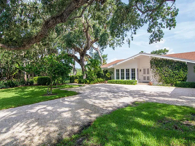 215 Live Oak Rd — Photo 15