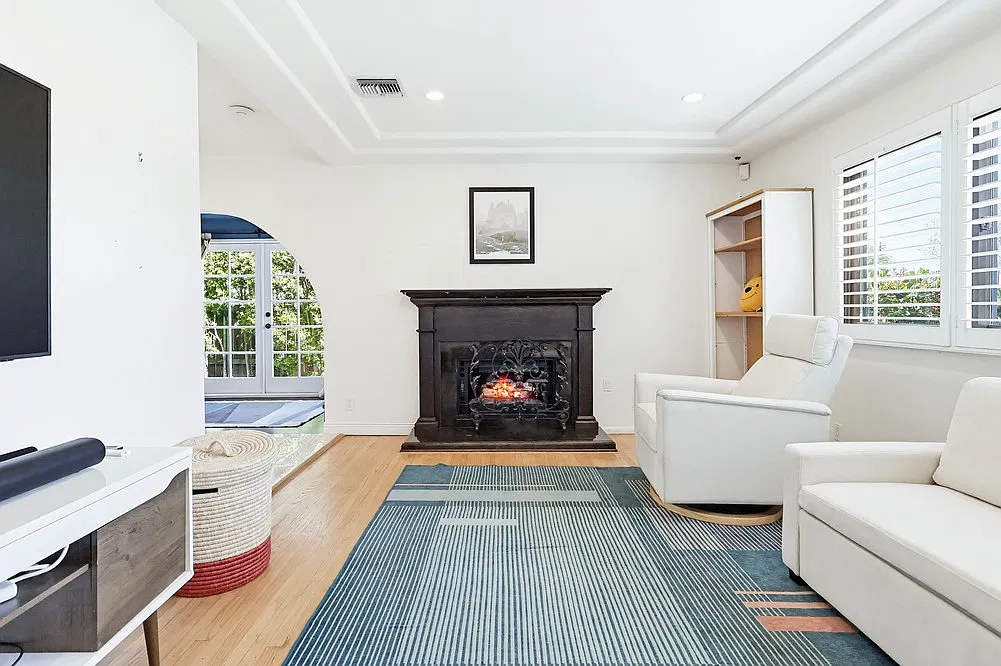3 bed, 1912 sqft, $5,800 — Photo 1