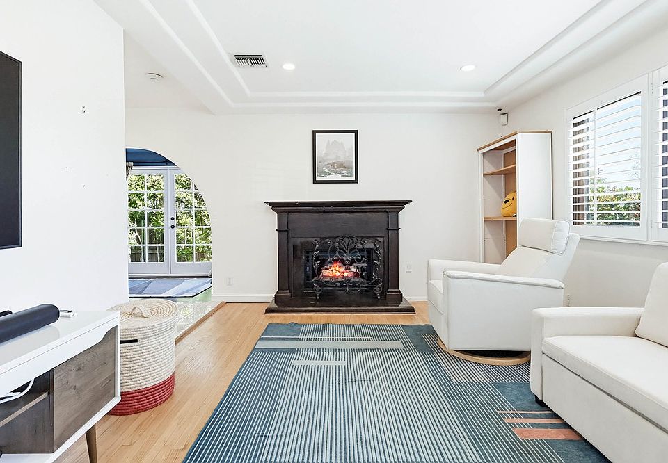1st image of 5121 Auckland Ave