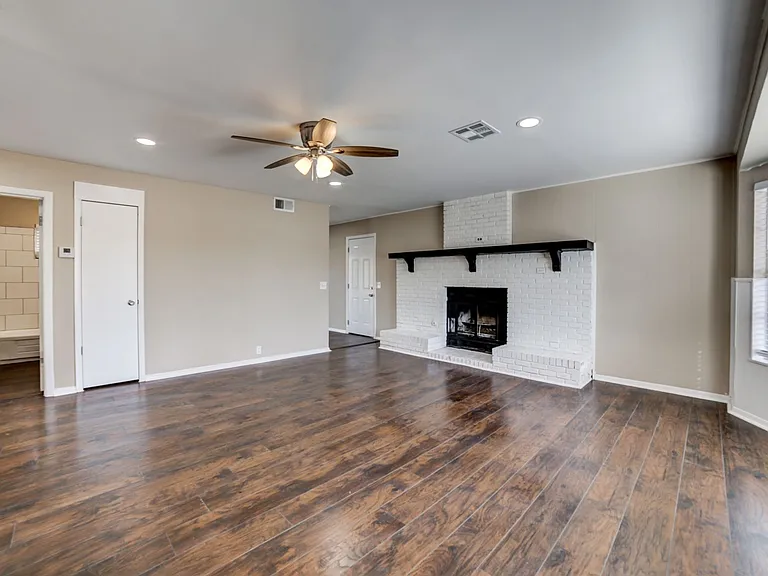 2120 S Main St — Photo 15