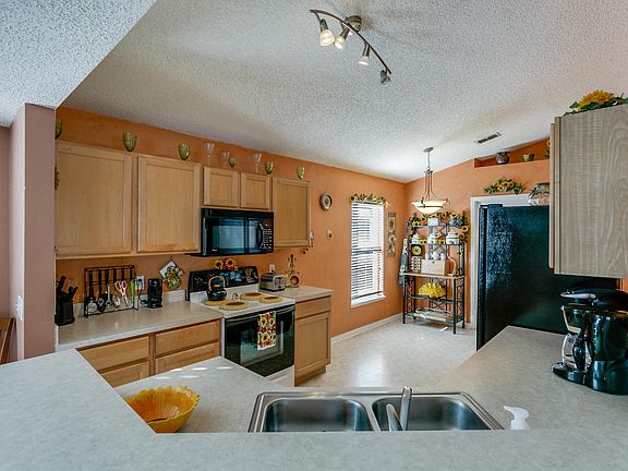 3rd image of 2854 Southampton Dr
