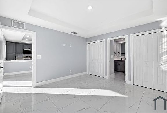 5th image of 1044 Cresthaven St