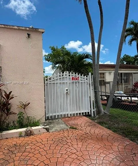 90 Flagami Blvd #2 — Photo 1