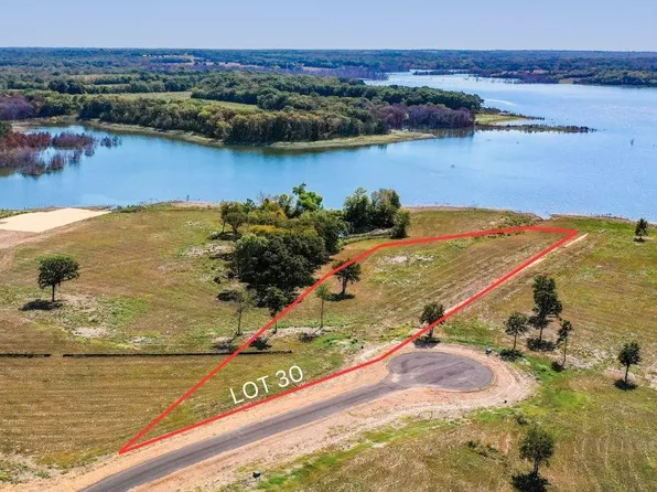 371 Lakewood Ln, Honey Grove, TX 75446