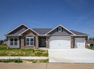 1207 Castle Green Dr, Waterloo, IL 62298