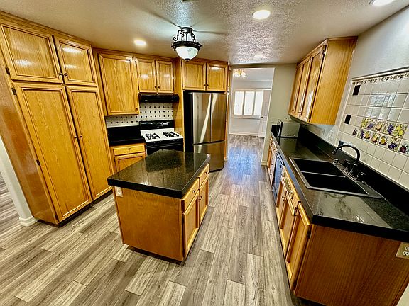 4th image of 15 Kern Ct