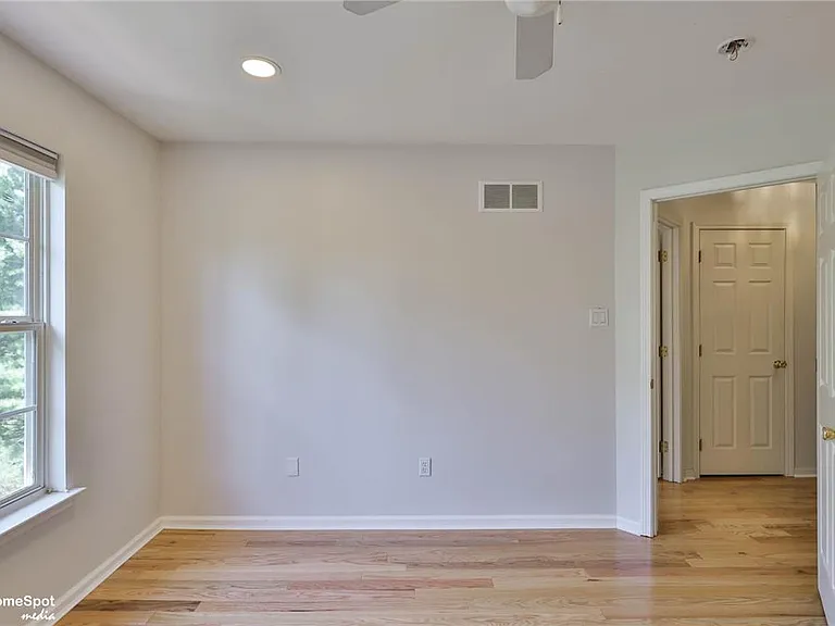 8149 Cross Creek Cir — Photo 34