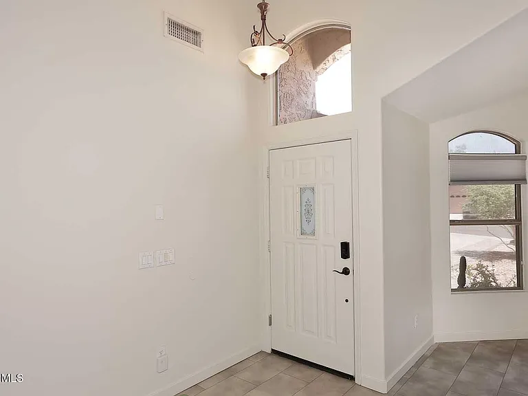 4517 E Melinda Ln — Photo 4