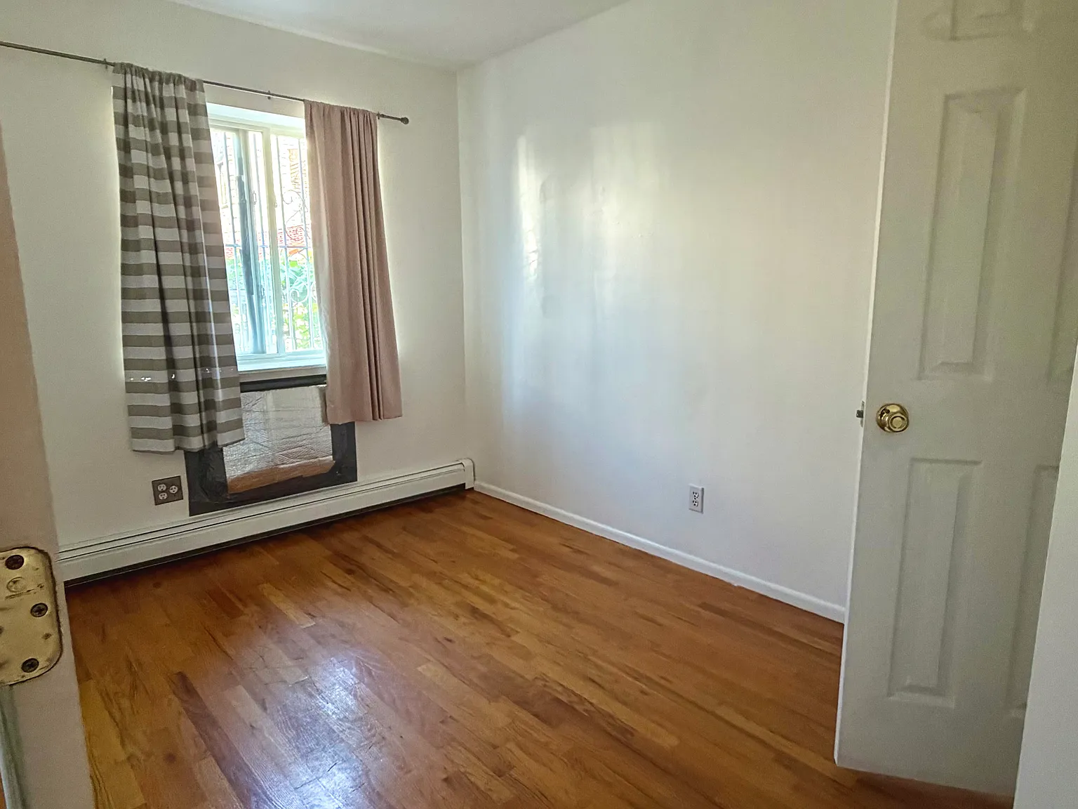 2 bed, 810 sqft, $2,400 — Photo 2