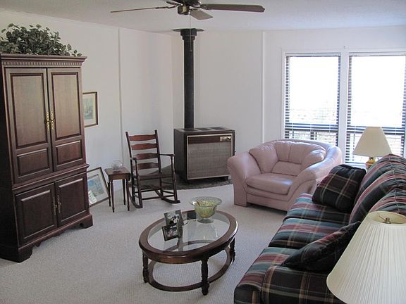 4th image of 104 Lakeshire Dr