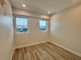 1435 N Ave 47, 13