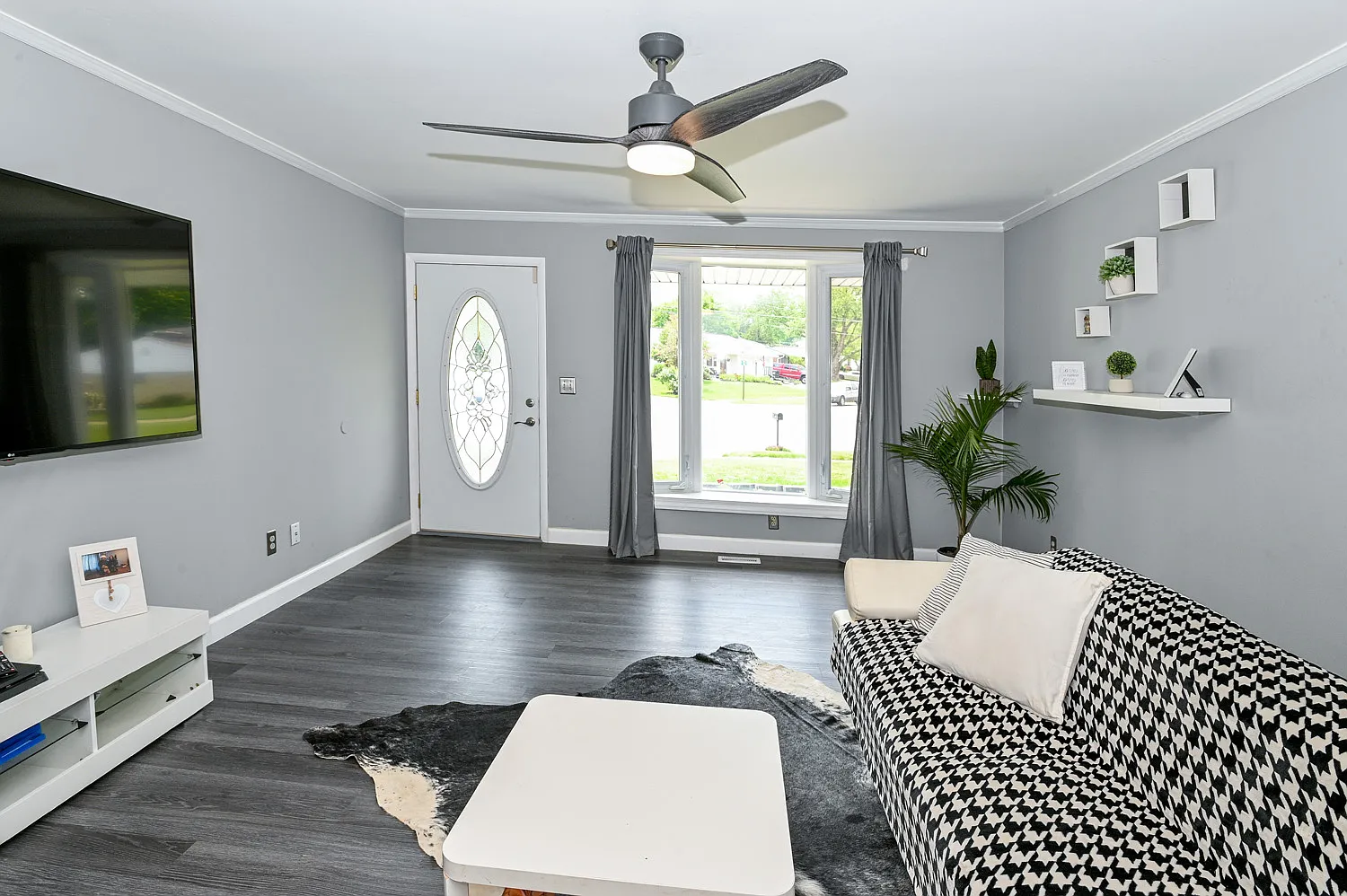3 bed, 1372 sqft, $2,400 — Photo 3