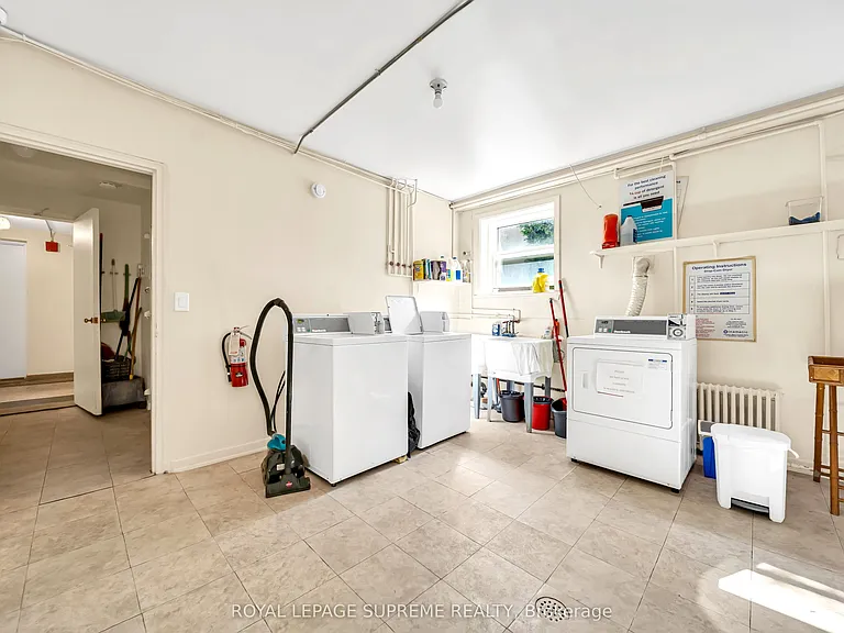 135 Kingsway Cres #4 — Photo 35