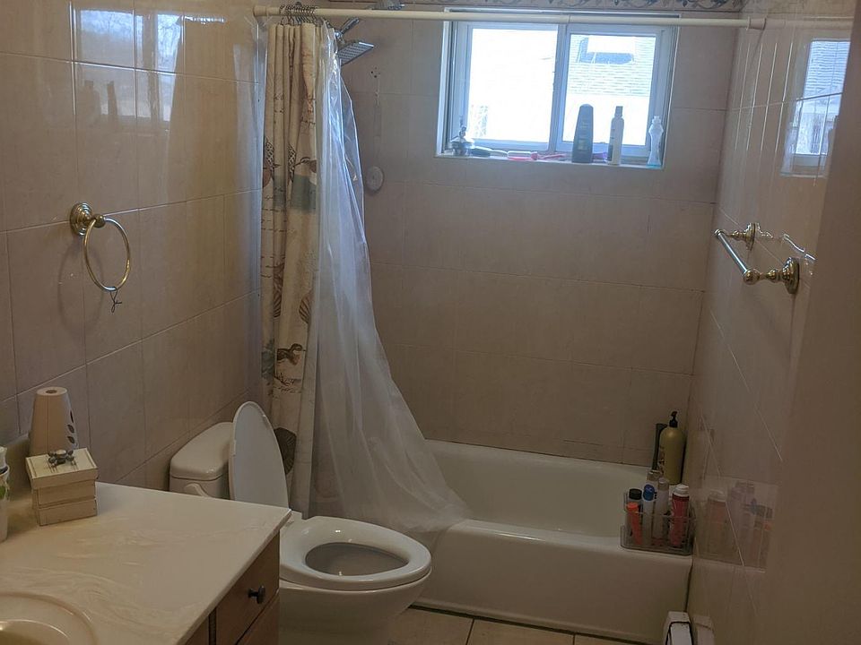 1st image of 270 Ronkonkoma Ave