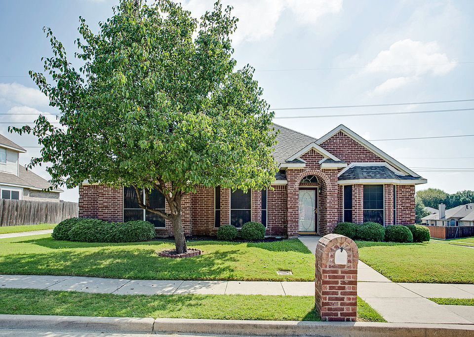 1st image of 2041 Camelot Dr