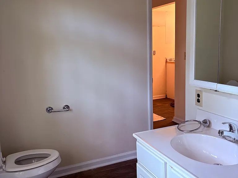 1027 Bonham Ave — Photo 12
