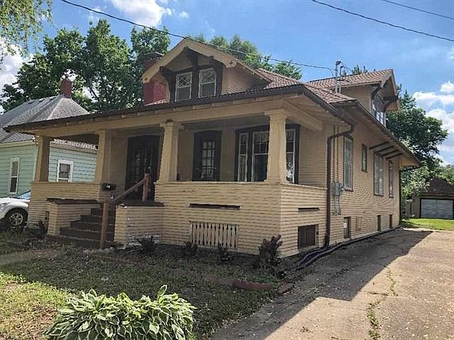 1st image of 112 1st Ave NW