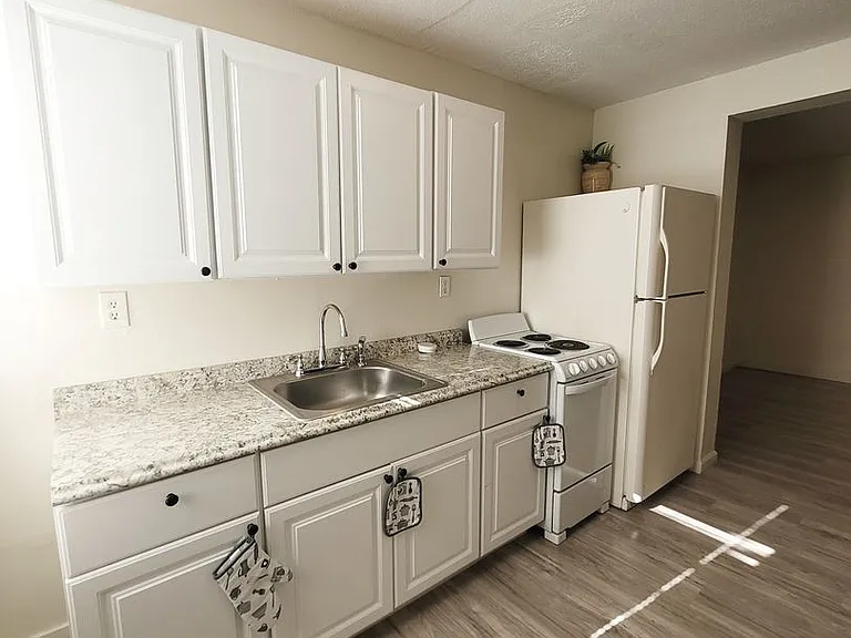 3903 W Gadsden St #D — Photo 5
