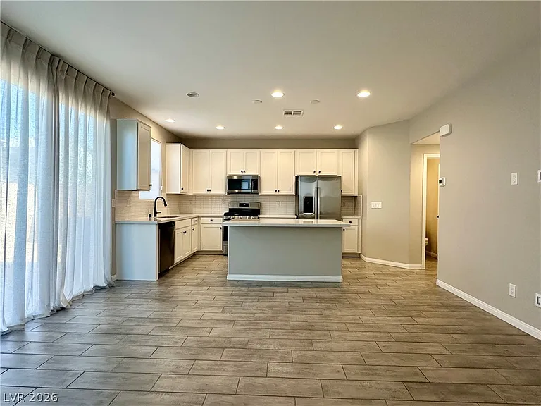 10216 Ullom Dr — Photo 3
