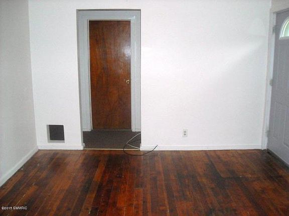 4th image of 65 Lamora Ave