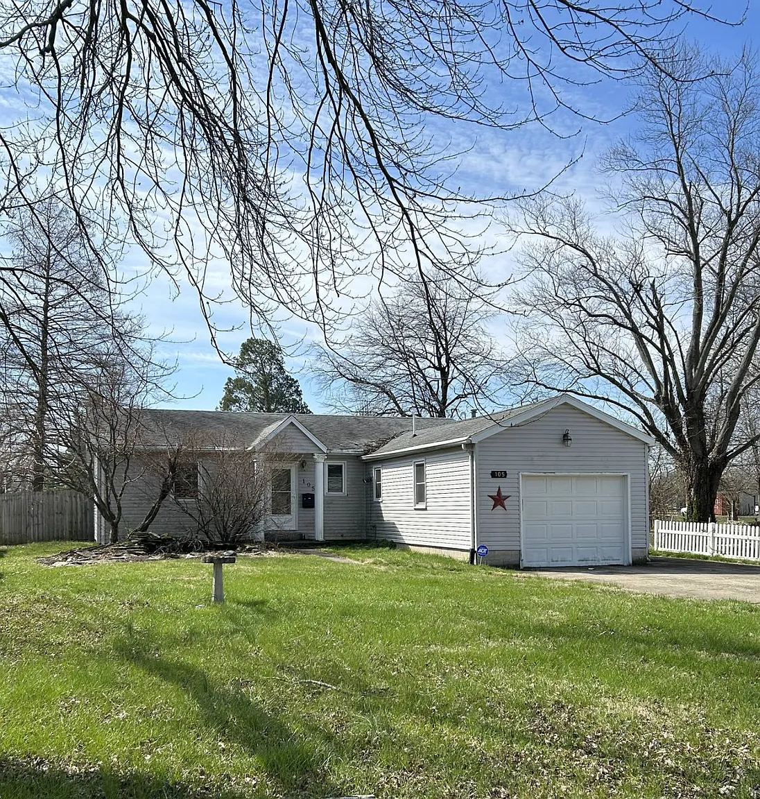 105 W Ash St photo 1