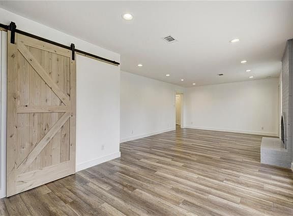 4th image of 7404 Charlton Dr