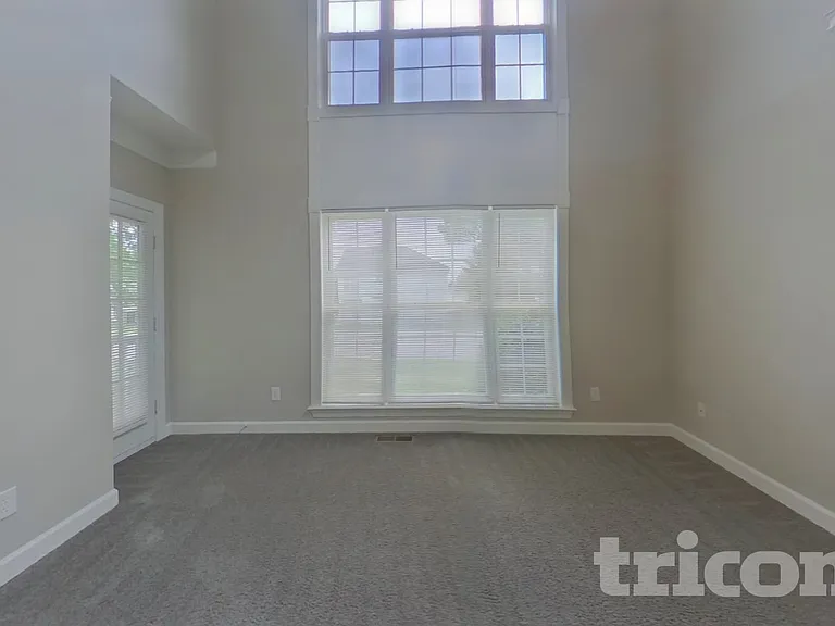 201 Clearmeadow Dr — Photo 2
