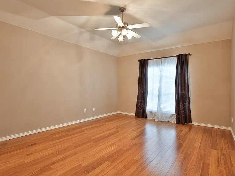 11921 Kingsville Dr — Photo 14