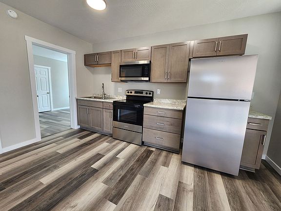 3rd image of 650 S Jefferson Ave Unit B