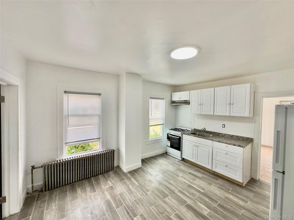 104 Henry St