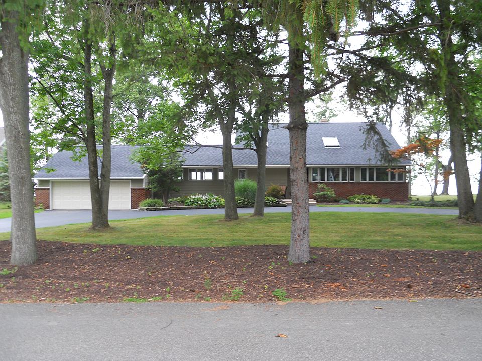 1st image of 4884 E Shorewood Dr