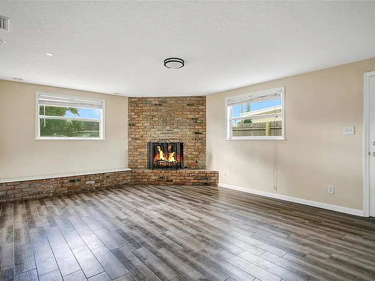 2117 E Esther St — Photo 12