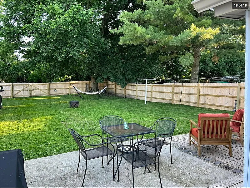 3 bed, 1.0 bath, 1395 sqft, $1,795 — Photo 2