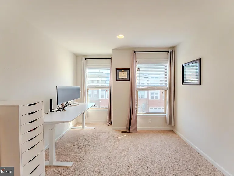 42506 Dogwood Glen Sq — Photo 42