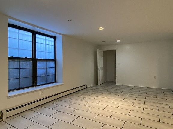 4th image of 236 Evergreen Ave #1A