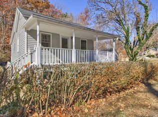 69 Mill St, Elsah, IL 62028