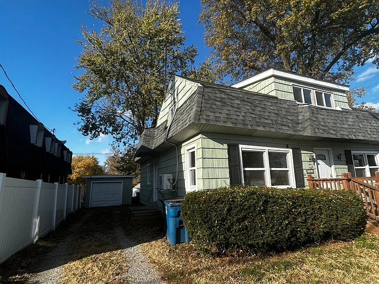 701 W Clay St — Photo 2