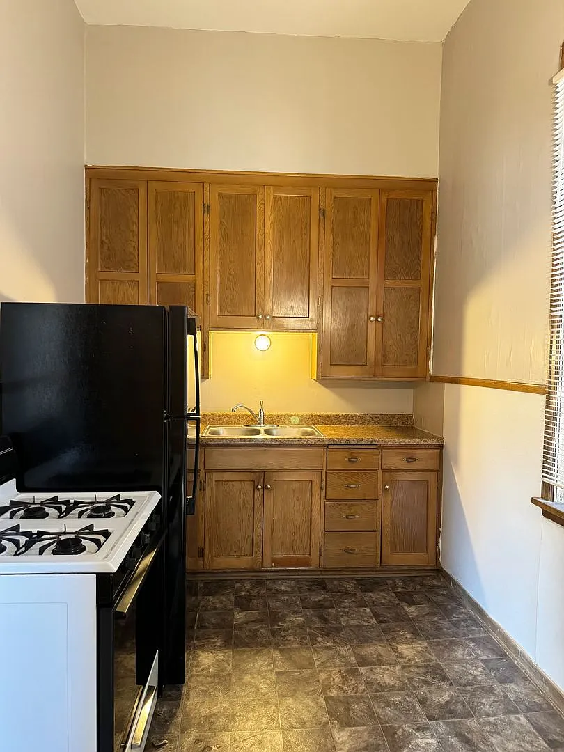 State Street Manor — Photo 3