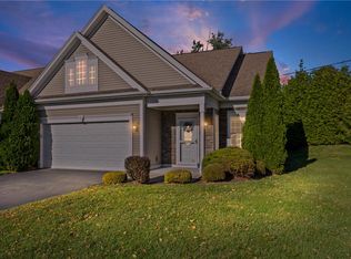 31 Silverwood Cir, East Rochester, NY 14445