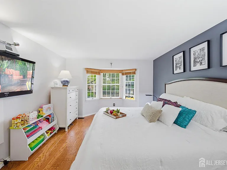 3 Dorchester Dr — Photo 48