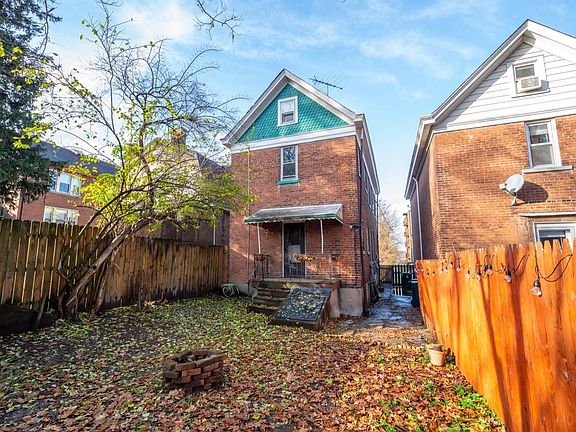 5th image of 2970 Deckebach Ave