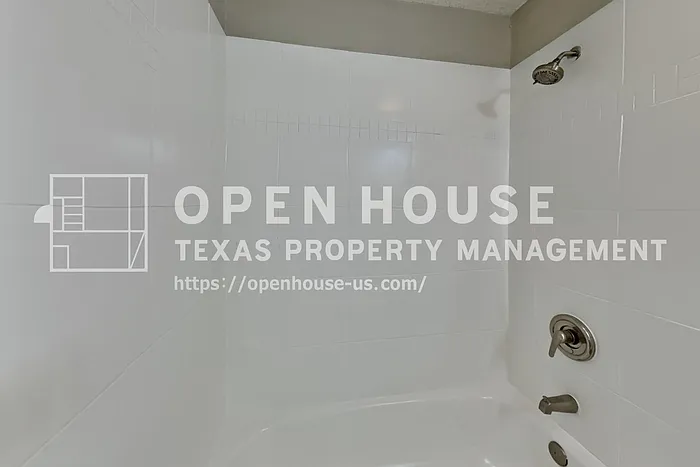 6100 Springwood Dr — Photo 17