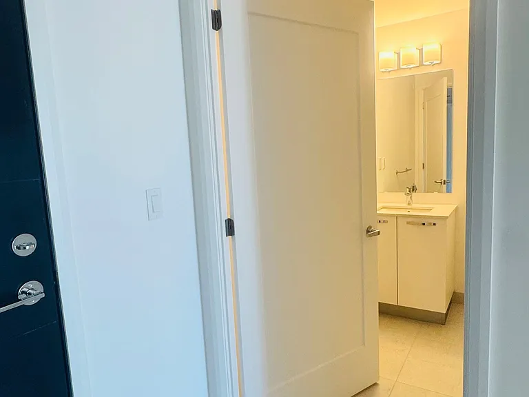 75 James St S #1308 — Photo 4