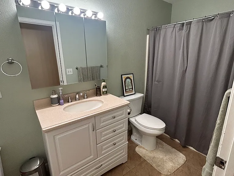 6437 E 31st Ave — Photo 8