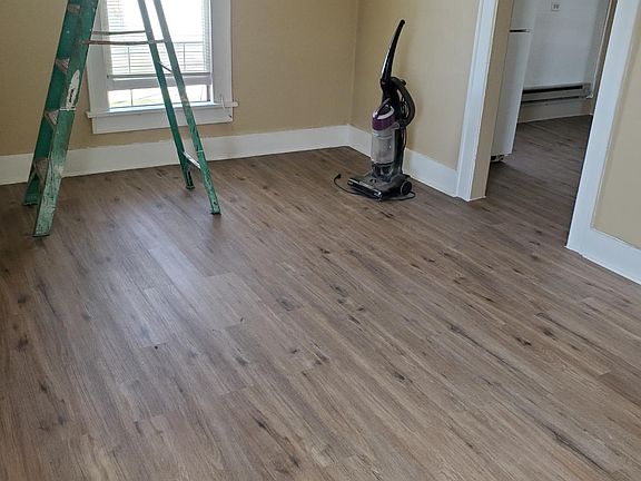 5th image of 4-150 Sweetwater St #4