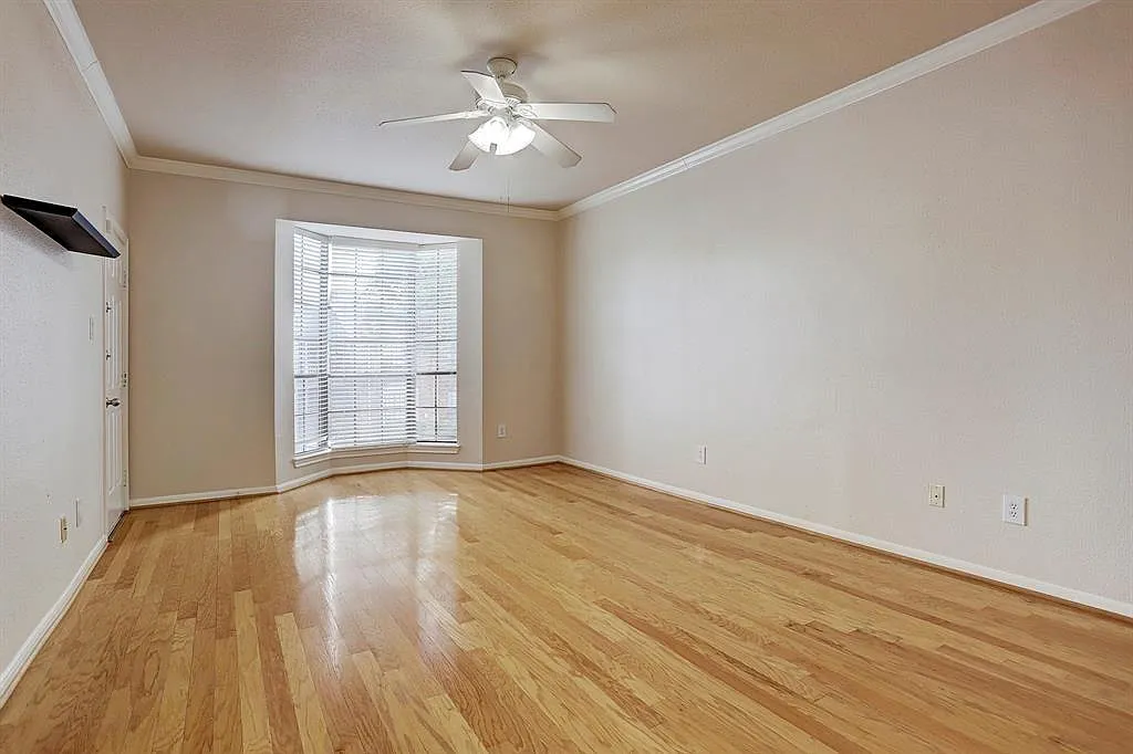 Building Photo - 2255 Braeswood Park Dr #164