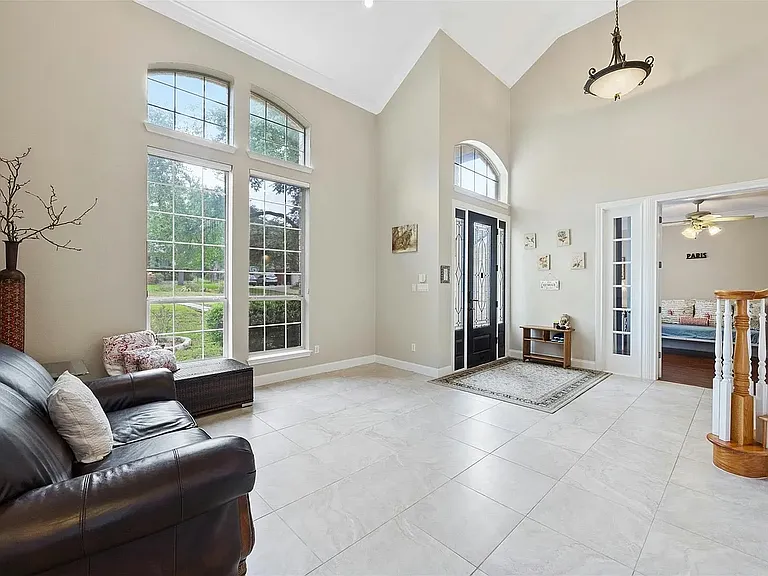 10700 Hastings Ln — Photo 4
