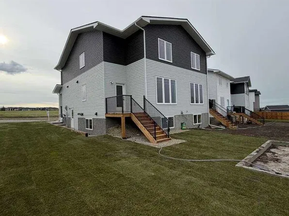 1903 W McCaskill Dr, Crossfield, AB T0M 0S0