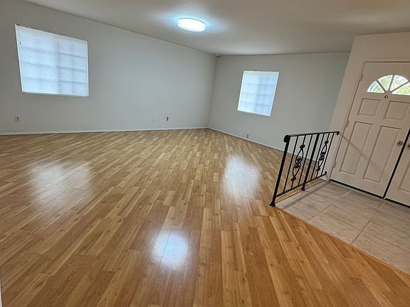 4th image of 15190 Penasquitos Dr