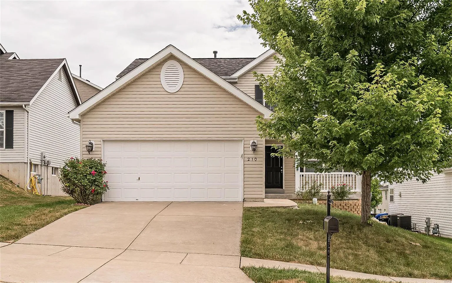 210 Hunters Heights Ct photo 1